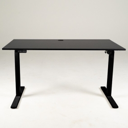 Комп'ютерний стіл із регульованою висотою Conto чорна рама чорна стільниця 136х70см