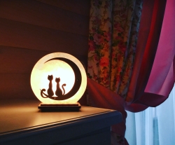 Настільна лампа - Нічник HealthLamp Котики на місяці з природного Солі з регулятором яскравості