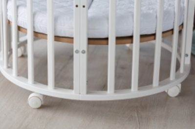 Ліжко дитяче трансформер кругле-овальне 8 в 1 Кузя з маятниковим ходом, колесами, матрацом біле 111.2