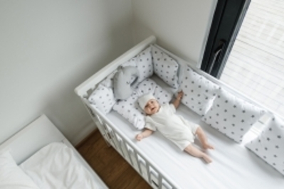 Ліжечко дитяче DeSon MRIYA ( Десон Мрія ) дерев'яне з опускною боковиною, шухлядою та маятником для новонароджених і до 5 років біле бук