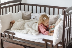 Ліжечко дитяче DeSon Човен ( Десон Лодочка ) трансформер дерев'яне з шухлядою та маятником для новонароджених і до 5 років горіх